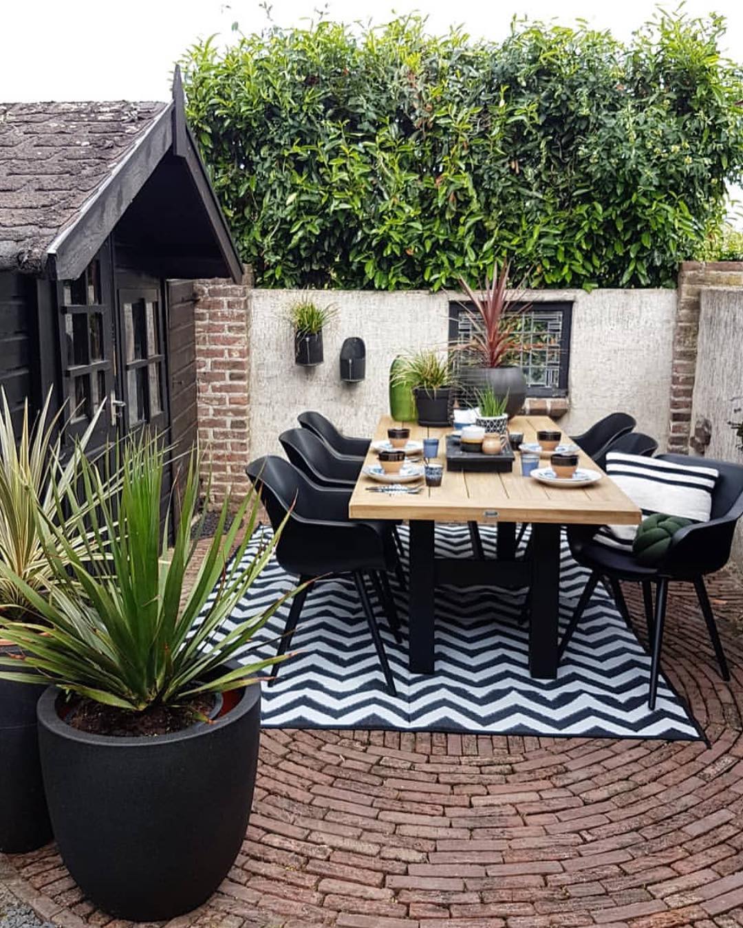 Classic Alfresco Dining Setup