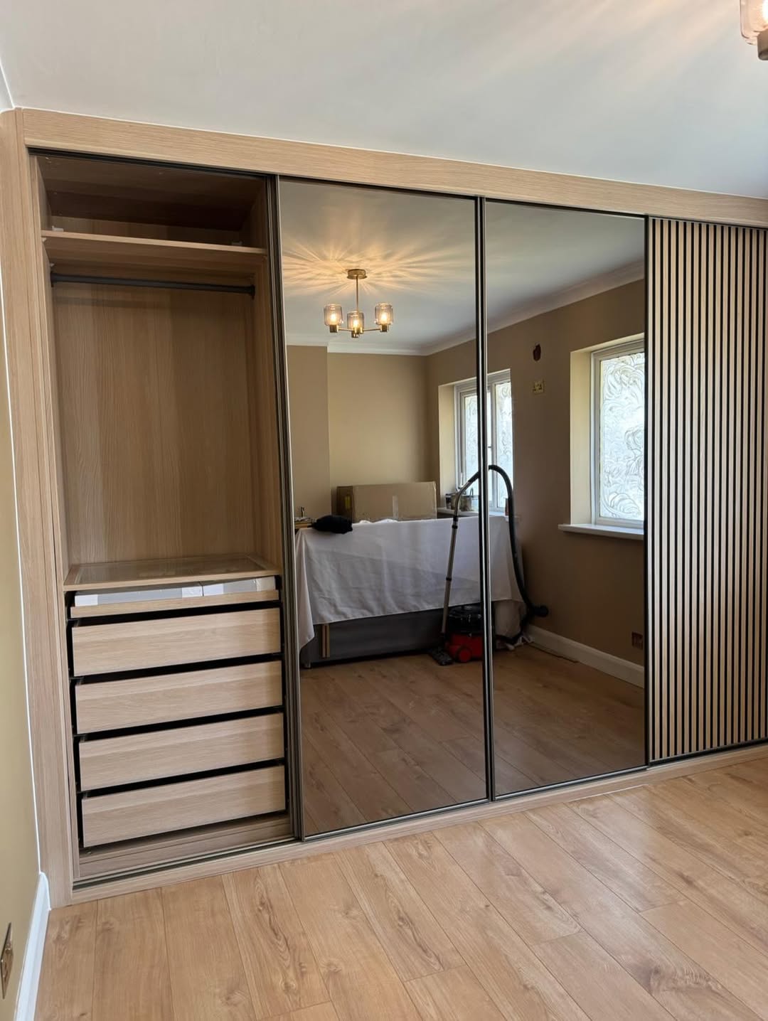 Mirror & Oak Harmony