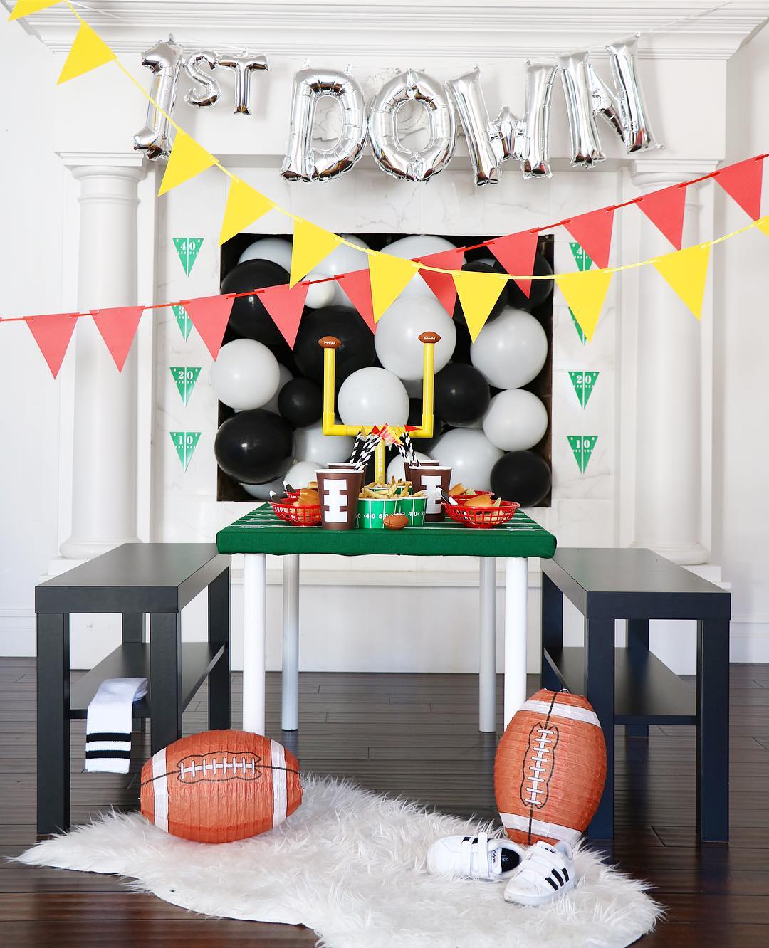 Black & White Balloon Blitz