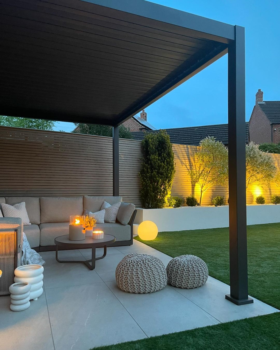 Minimalist Charcoal Lounge