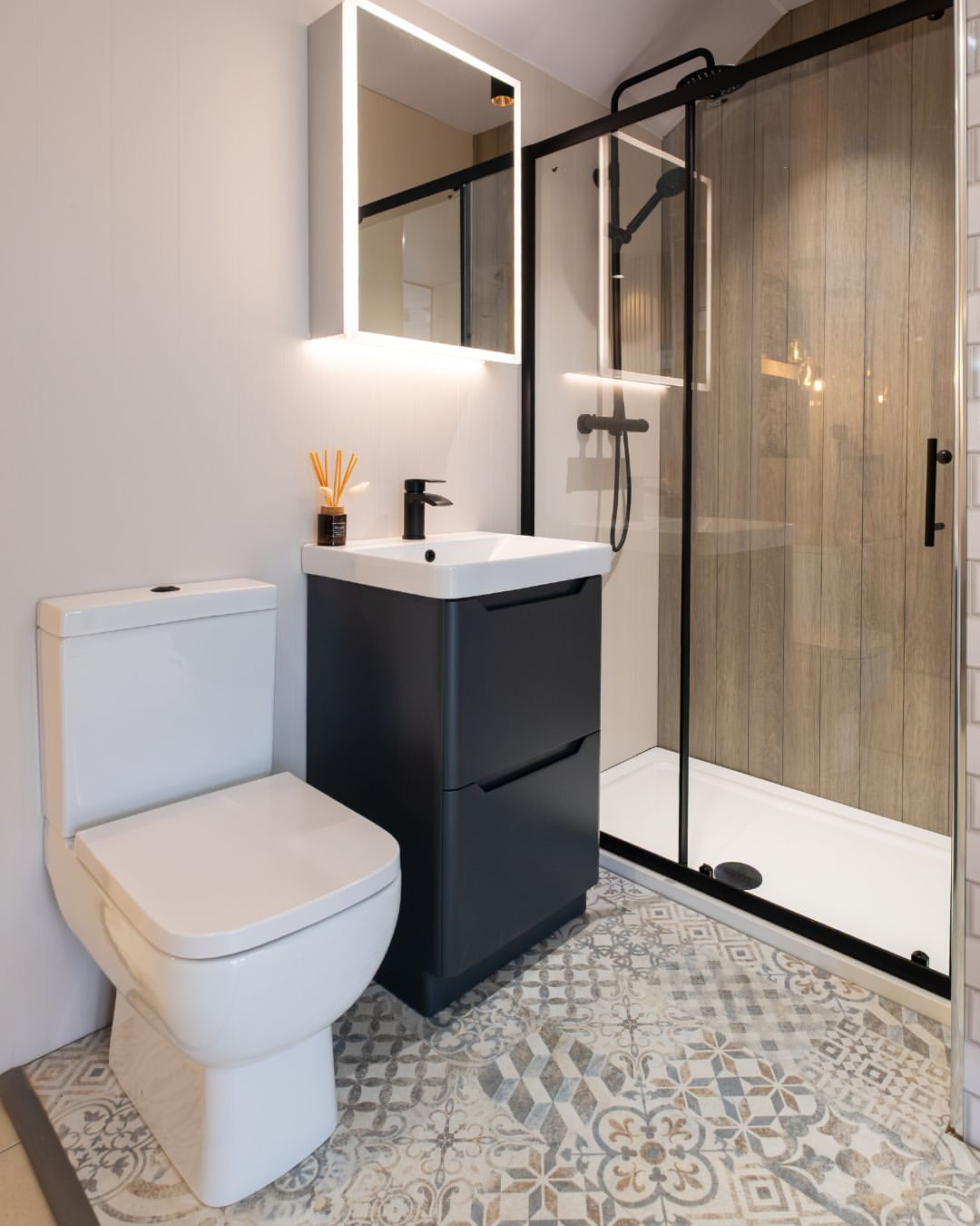 Compact Contemporary Win