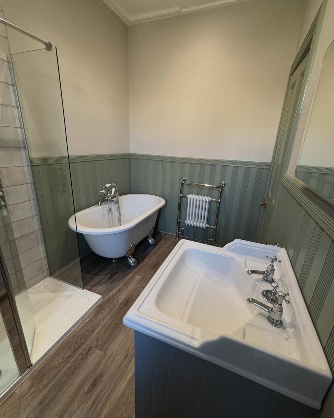 Classic Green Cottage Bath