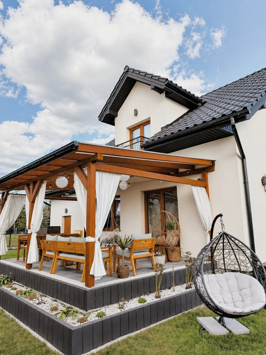 Cottage Pergola Tieback