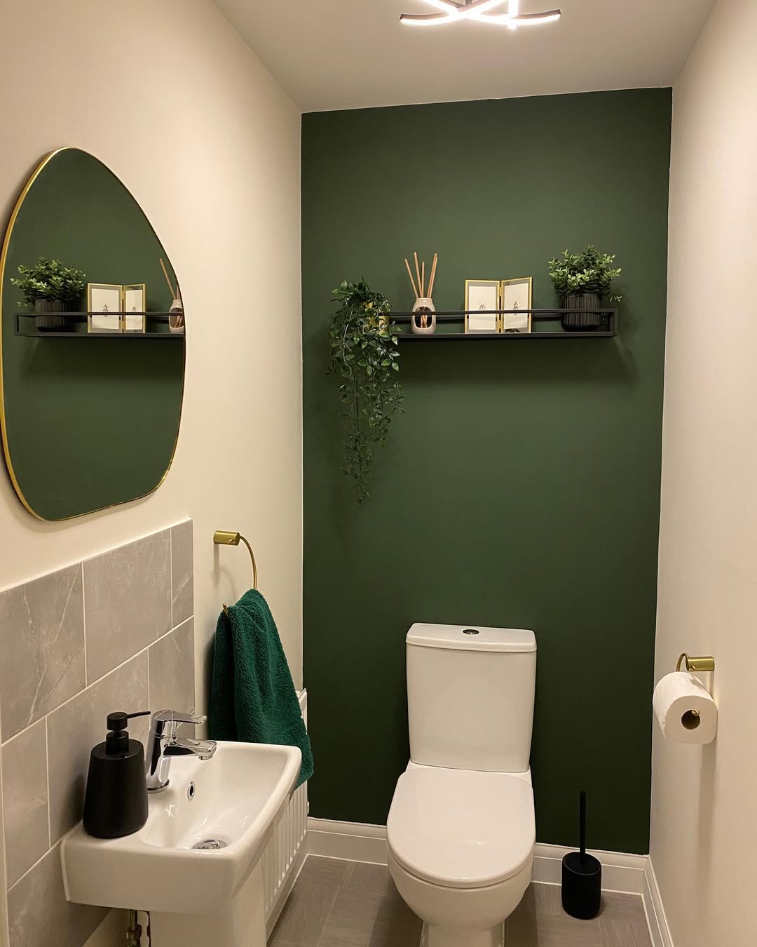 Deep Green Accent Glow