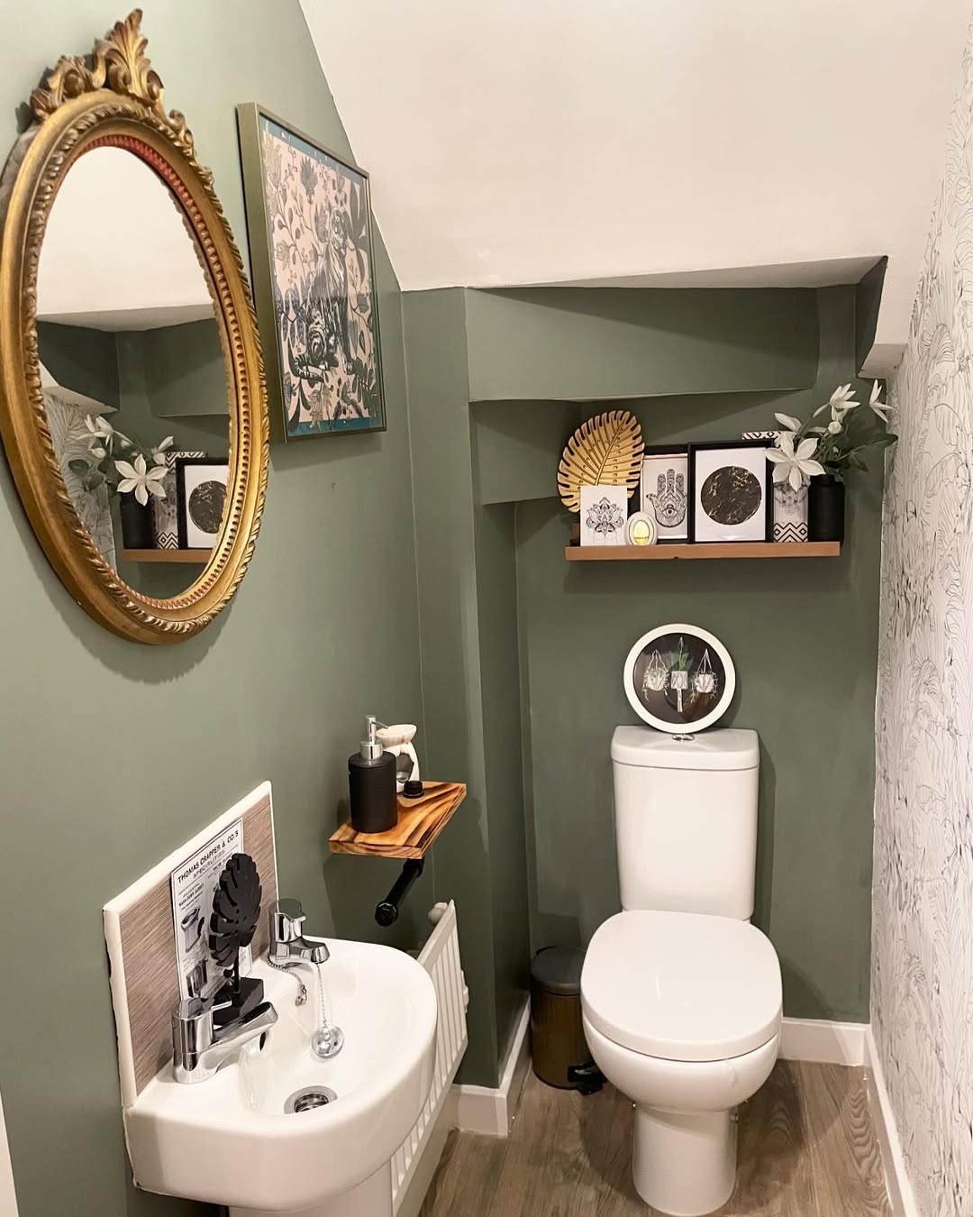 Earthy Green & Vintage Gold