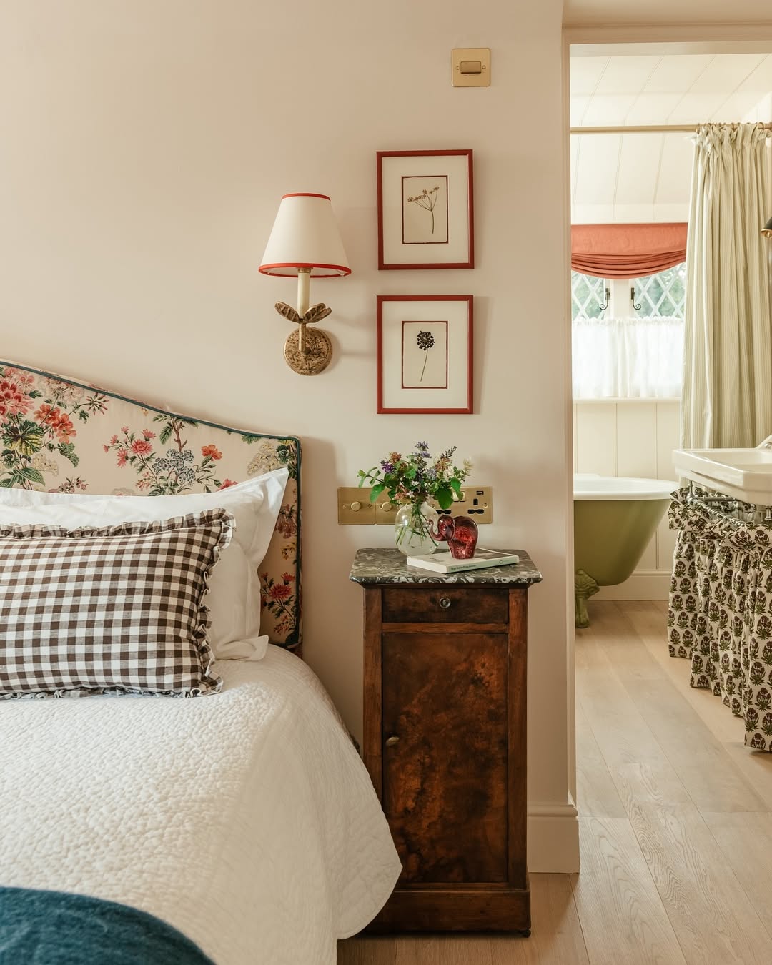 Floral Meets Warm Wood