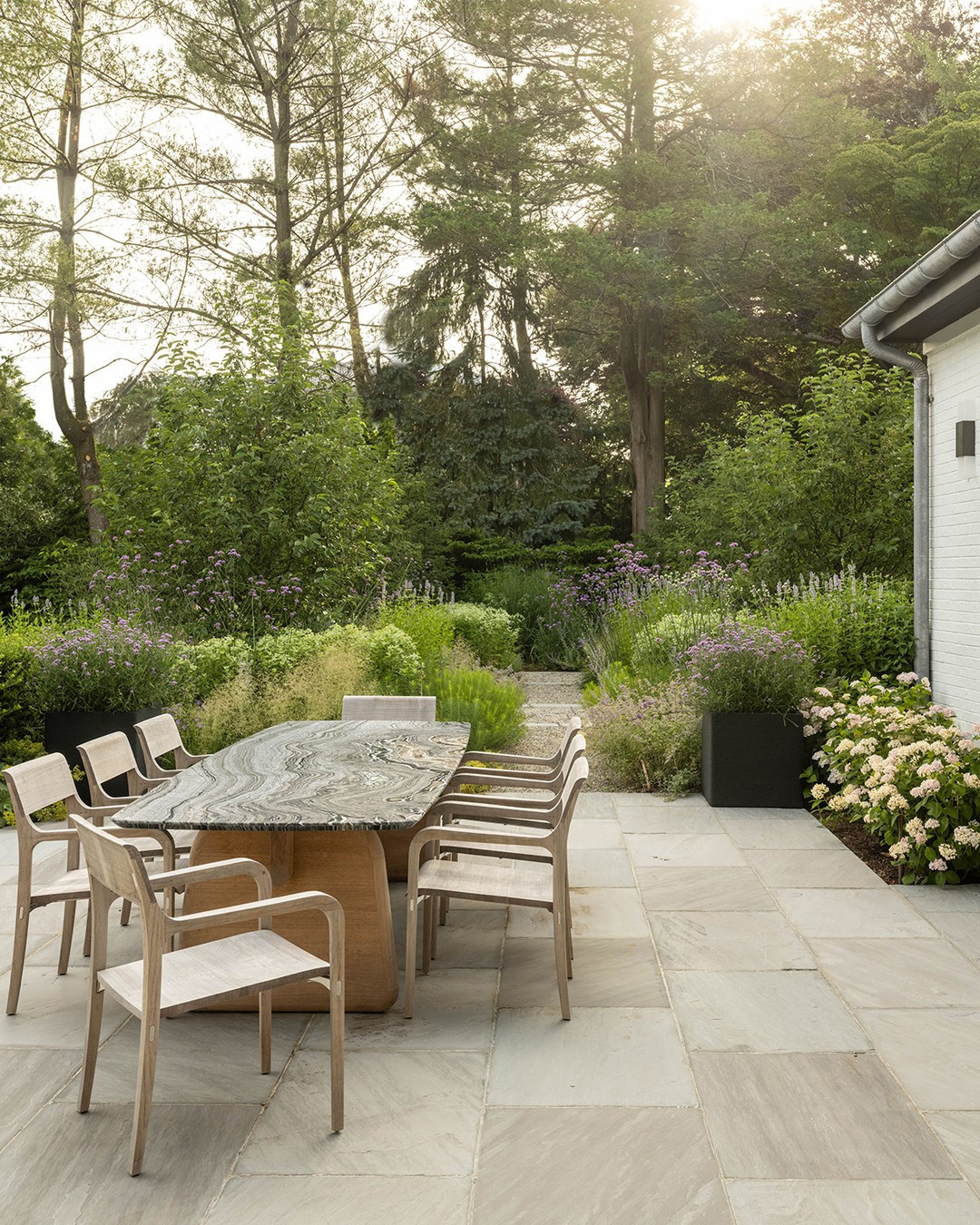 Sculptural Garden Dining