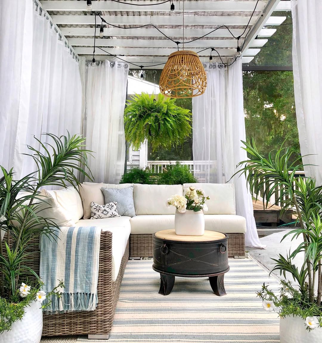 Lowcountry Pergola Lounge