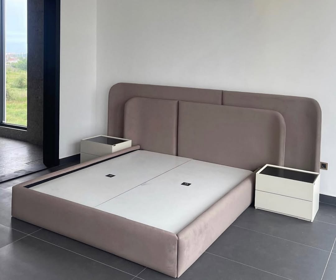 Mauve Modern Elegance