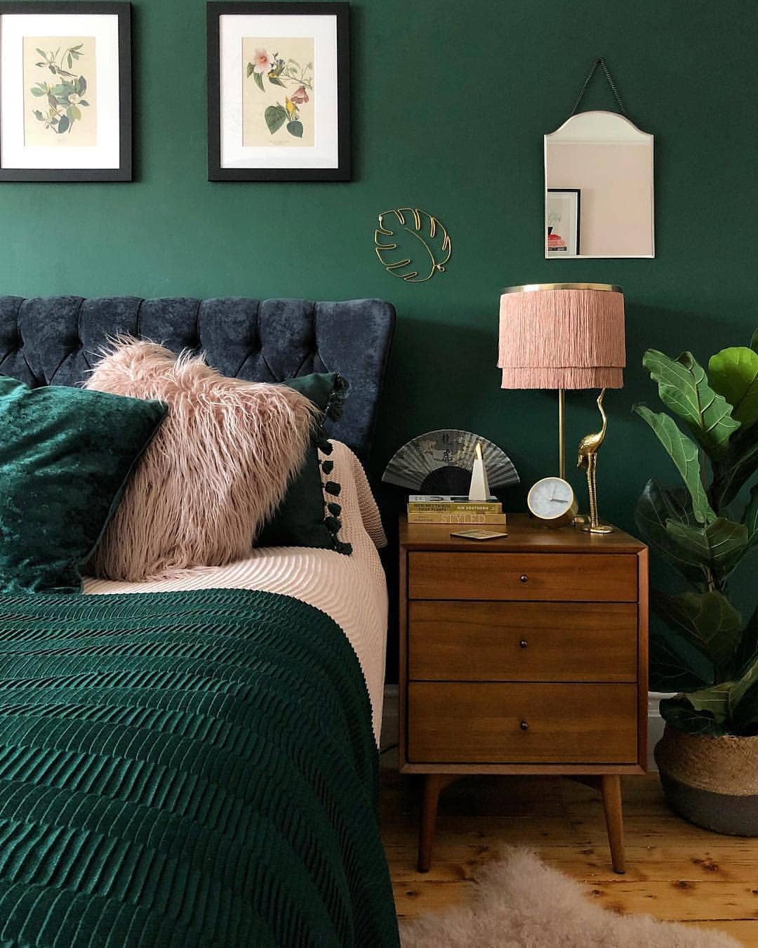 Moody Vintage Green