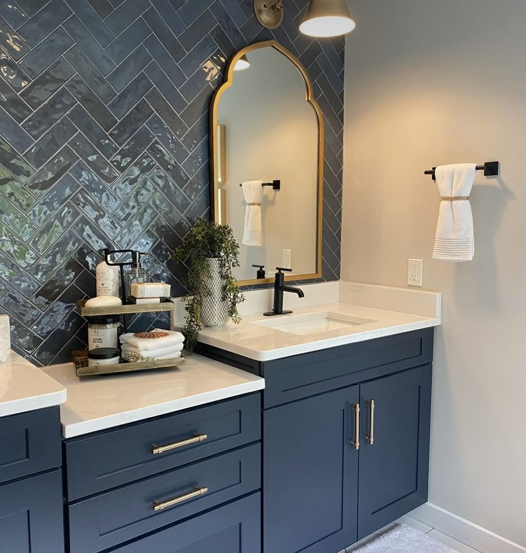 Navy & Herringbone Statement