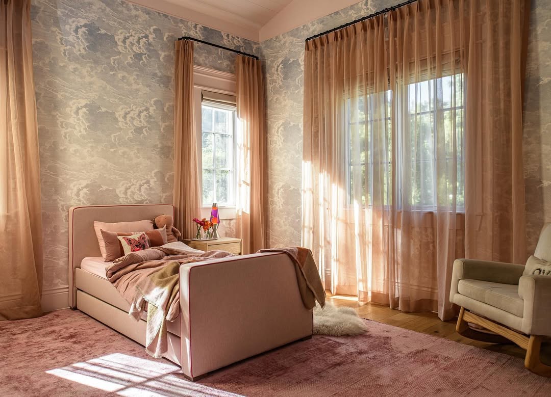 Peach Light Parisian