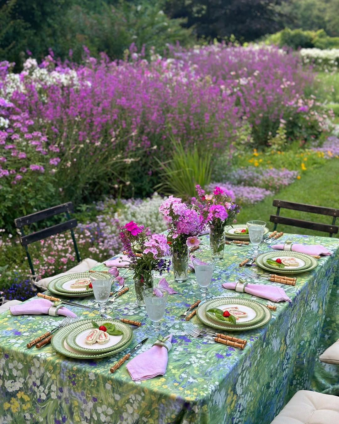 Petal Picnic Table