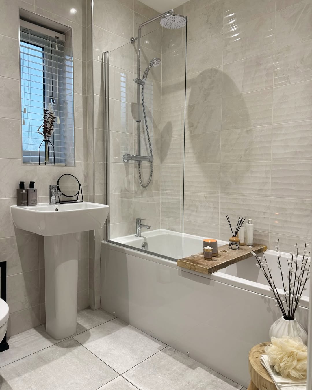 Soft Neutrals, Smart Layout