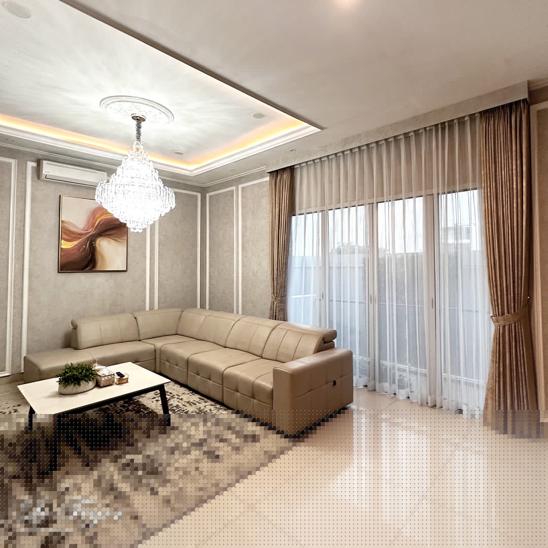 Soft Neutrals with a Luxe Glow