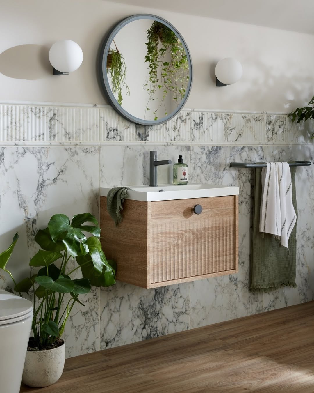 Compact Marble Elegance