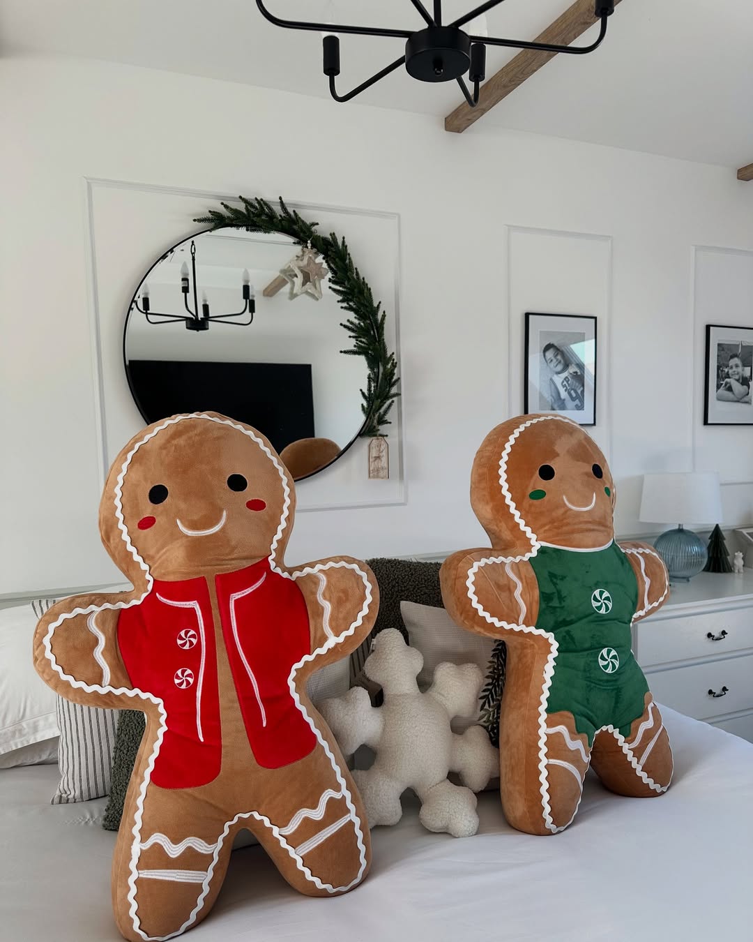 Gingerbread Pillow Pair
